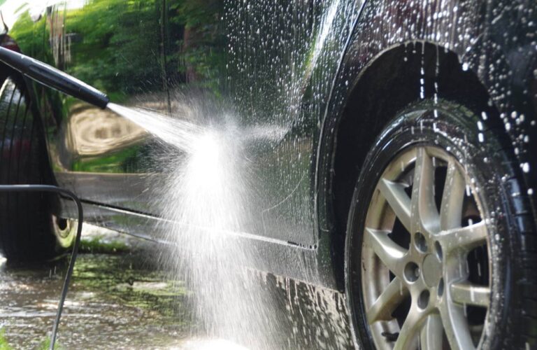 nettoyage-de-voiture-vers-l-ecologie-et-les-economies