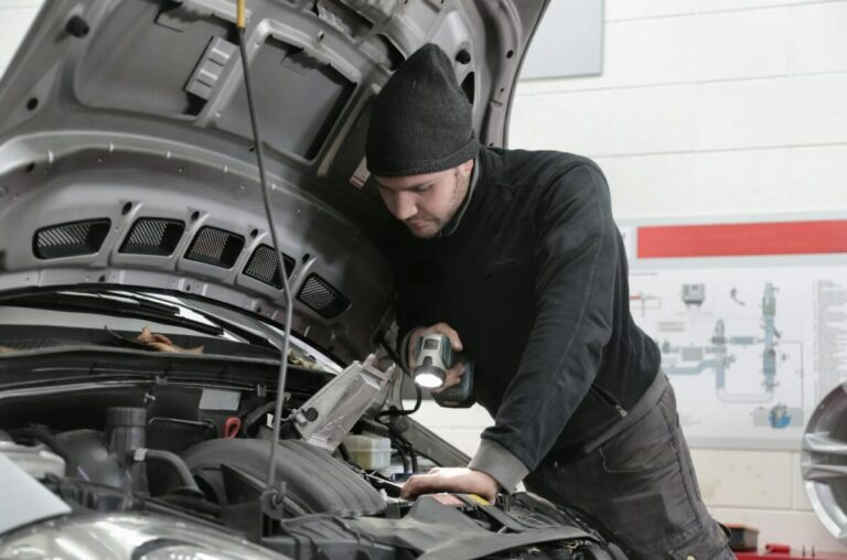 pièces automobiles essentielles à vérifier