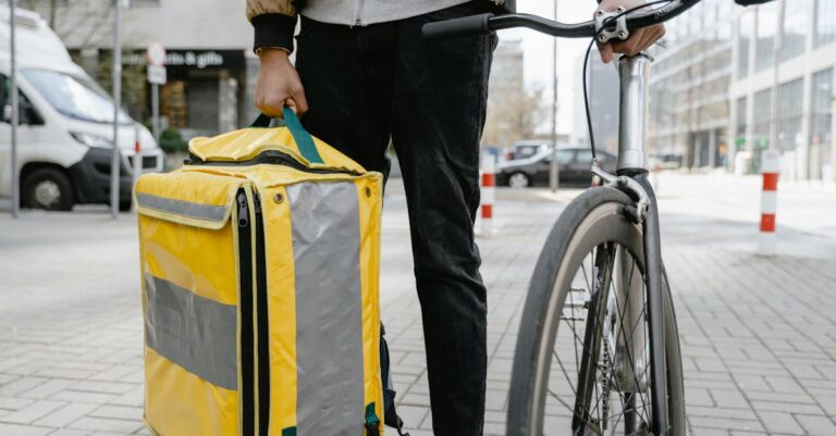 découvrez les bienfaits du vélo elliptique, un appareil de fitness idéal pour un entraînement complet du corps. améliorez votre endurance, tonifiez vos muscles et brûlez des calories tout en préservant vos articulations. idéal pour tous les niveaux, il s'intègre facilement dans votre routine sportive.