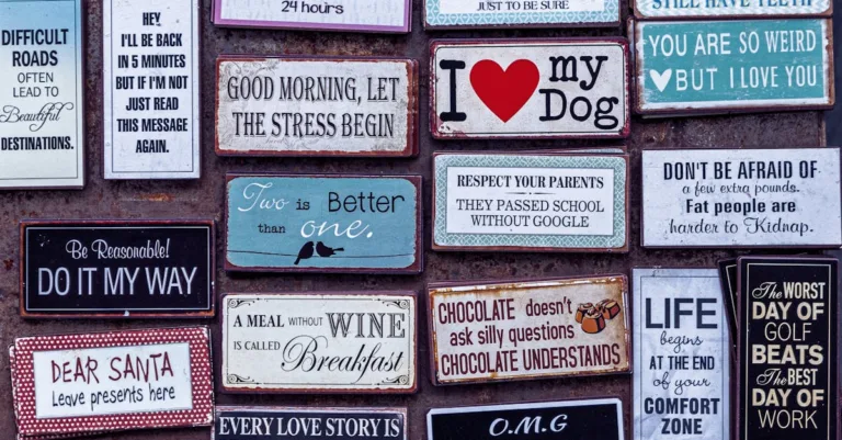 découvrez l'univers captivant des graphiques rétro, une célébration des designs vintage qui évoquent la nostalgie des jeux vidéo et de l'art des années passées. plongez dans l'esthétique pixelisée et colorée qui continue d'inspirer les artistes et les créateurs d'aujourd'hui.