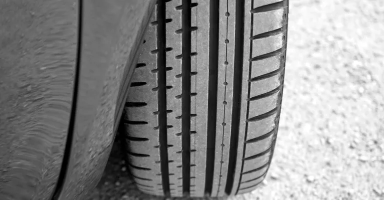 découvrez l'importance de l'équilibrage des pneus pour garantir une conduite en toute sécurité. améliorez la durabilité de vos pneus et optimisez la performance de votre véhicule grâce à notre service d'équilibrage professionnel.