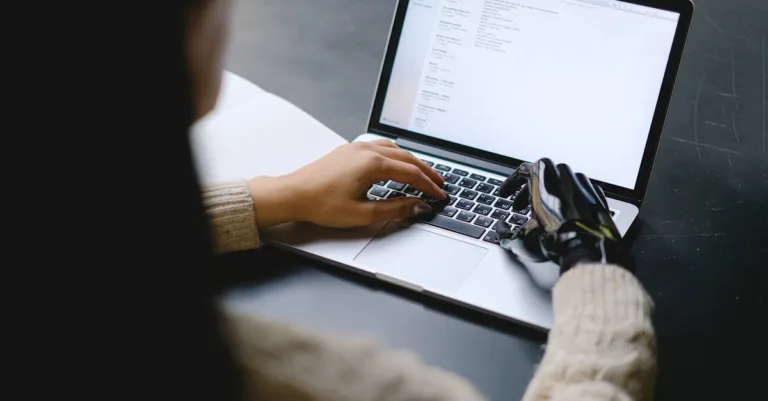 découvrez l'importance de l'accessibilité dans notre société moderne. apprenez comment rendre les espaces numériques et physiques accessibles à tous, y compris aux personnes en situation de handicap, et pourquoi cela est essentiel pour promouvoir l'inclusion et l'égalité.