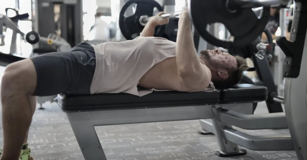 découvrez tout ce que vous devez savoir sur le développement musculaire de la poitrine. des conseils d'entraînement aux techniques nutritionnelles, boostez votre routine fitness et atteignez vos objectifs de manière efficace.