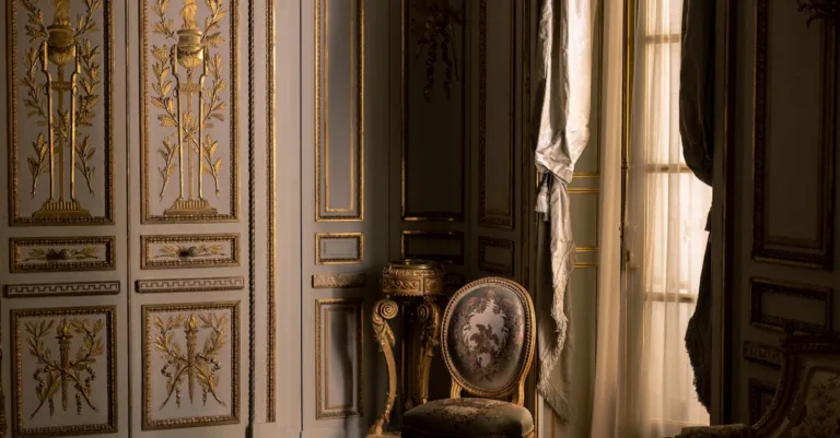 découvrez l'élégance intemporelle d'un château majestueux, un symbole d'histoire et de raffinement. explorez ses vastes jardins, ses chambres richement décorées et plongez dans un univers où chaque pierre raconte une histoire fascinante.