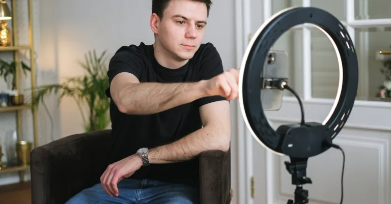 découvrez notre sélection de webcams de haute qualité pour des vidéoconférences, du streaming en direct et des enregistrements vidéo. améliorez vos communications en ligne avec des images claires et un son impeccable.