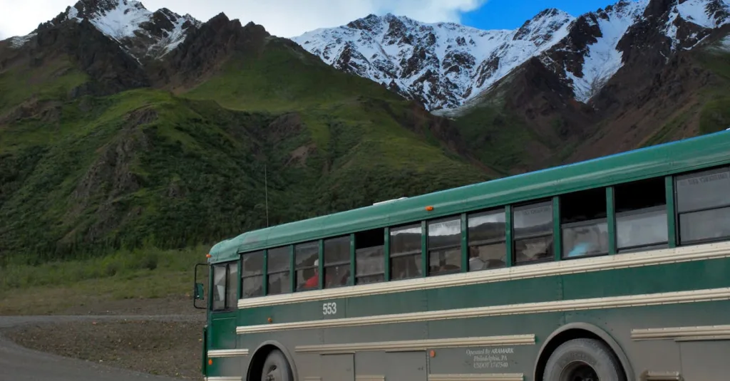 partez à l'aventure avec notre guide sur les road trips vintage ! découvrez des itinéraires emblématiques, des conseils pour une expérience inoubliable sur la route, et plongez dans l'ambiance nostalgique des voyages d'autrefois. préparez-vous à revivre l'âge d'or de la route et à explorer des destinations uniques avec style.