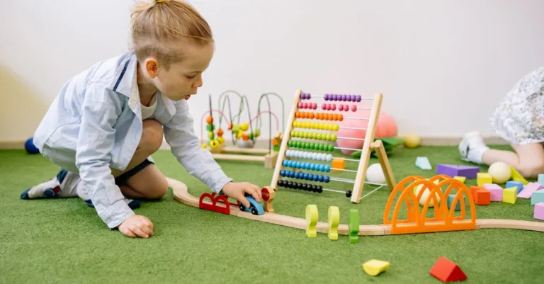découvrez une sélection de jeux éducatifs captivants qui allient plaisir et apprentissage. idéaux pour stimuler la curiosité des enfants tout en développant leurs compétences essentielles, ces jeux favorisent l'éveil intellectuel et la créativité. plongez dans un univers ludique où l'éducation devient amusante!