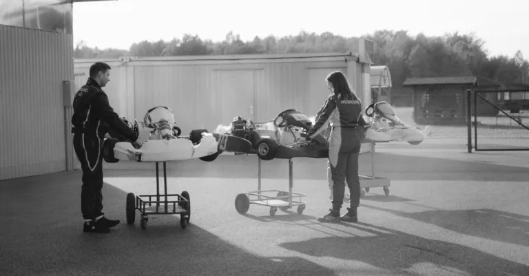 découvrez l'excitation du go-karting, une activité palpitante pour petits et grands ! que vous soyez débutant ou pilote aguerri, profitez de pistes variées, de karts modernes et d'une atmosphère conviviale. vivez des sensations uniques en famille ou entre amis et relevez le défi sur la piste. réservez votre session de go-karting dès maintenant !