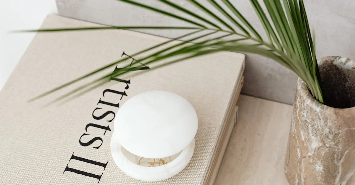 découvrez notre sélection d'accessoires d'intérieur qui apportent style et élégance à votre espace. de la décoration murale aux textiles raffinés, trouvez l'inspiration pour transformer votre maison en un lieu unique et accueillant.