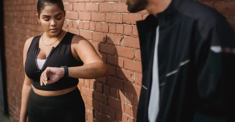 découvrez les smartbands, des bracelets connectés qui vous aident à suivre votre activité physique, monitorer votre santé et rester connecté au quotidien. explorez les fonctionnalités innovantes et les styles variés qui s'adaptent à votre mode de vie.