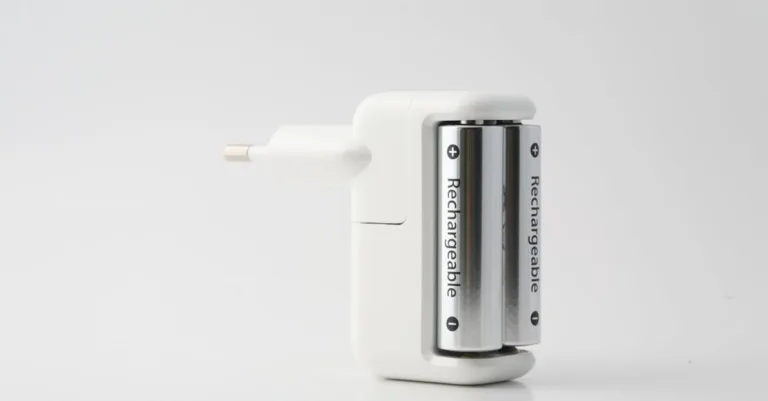 découvrez les batteries à l'état solide, une technologie innovante offrant une densité énergétique supérieure et une sécurité accrue par rapport aux batteries lithium-ion traditionnelles. explorez leur potentiel dans les secteurs des véhicules électriques et du stockage d'énergie.