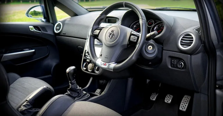 découvrez la conduite à une pédale, une technologie innovante qui simplifie l'expérience de conduite. apprenez comment cette méthode permet de réguler la vitesse et d'accélérer ou ralentir sans changer de pédale, offrant ainsi une conduite fluide et intuitive. parfait pour les trajets urbains et les longs voyages.