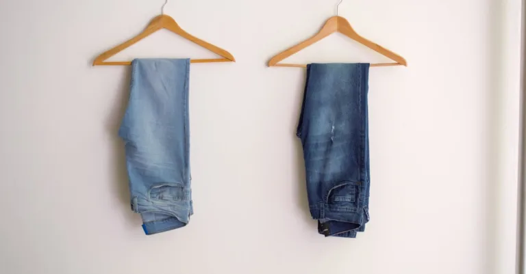 découvrez notre collection de jeans alliant confort et style. que vous recherchiez un jean classique, décontracté ou tendance, trouvez la coupe parfaite pour mettre en valeur votre silhouette. idéal pour toutes les occasions, nos jeans sont conçus pour durer et s'adapter à votre quotidien.