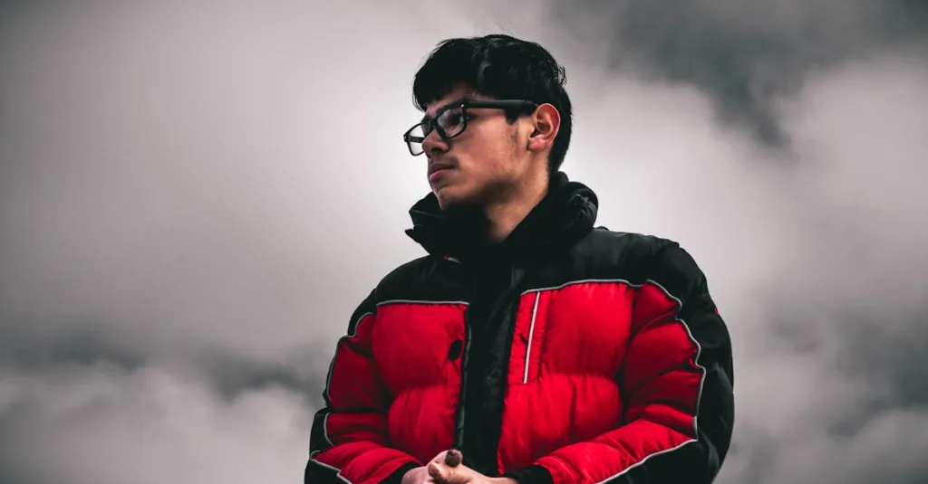 découvrez le style tendance et intemporel de la bomber jacket : une veste incontournable pour un look urbain, décontracté ou élégant. parfaite pour toutes les saisons, notre sélection de bombers s’adapte à tous les goûts.