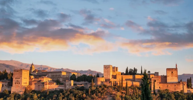 découvrez tout ce qu'il faut savoir sur la langue espagnole : son histoire, ses spécificités et des conseils pratiques pour apprendre l'espagnol efficacement.