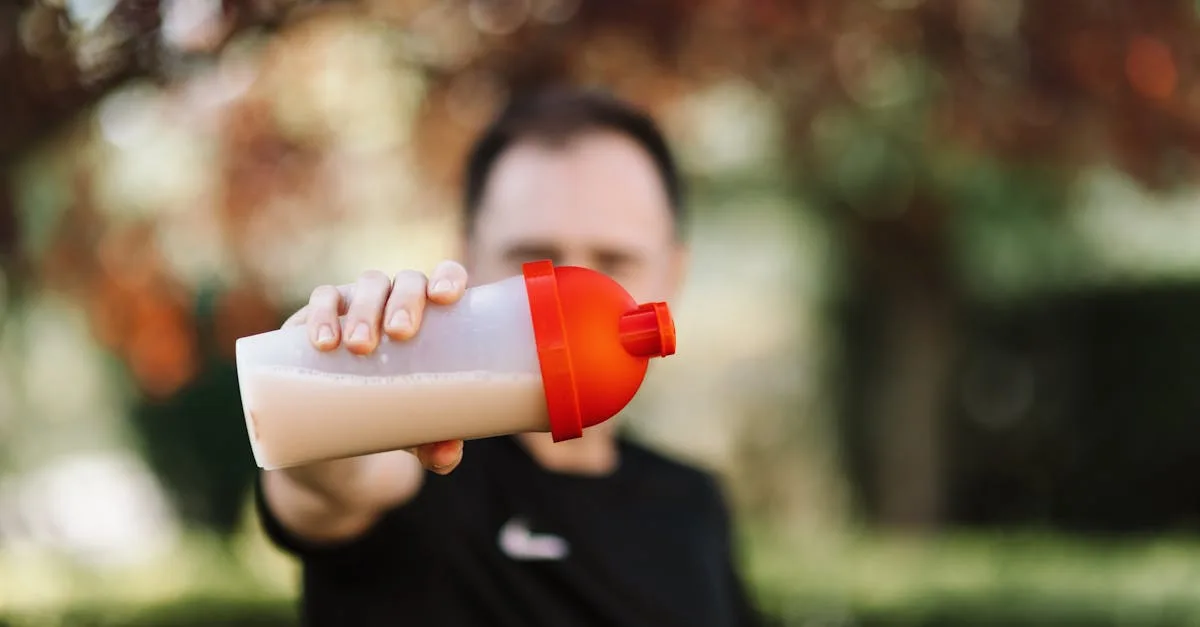 découvrez tout sur la whey : ses bienfaits, son utilisation pour la prise de muscle et la perte de poids, ainsi que des conseils pour choisir la meilleure protéine en poudre adaptée à vos objectifs sportifs.
