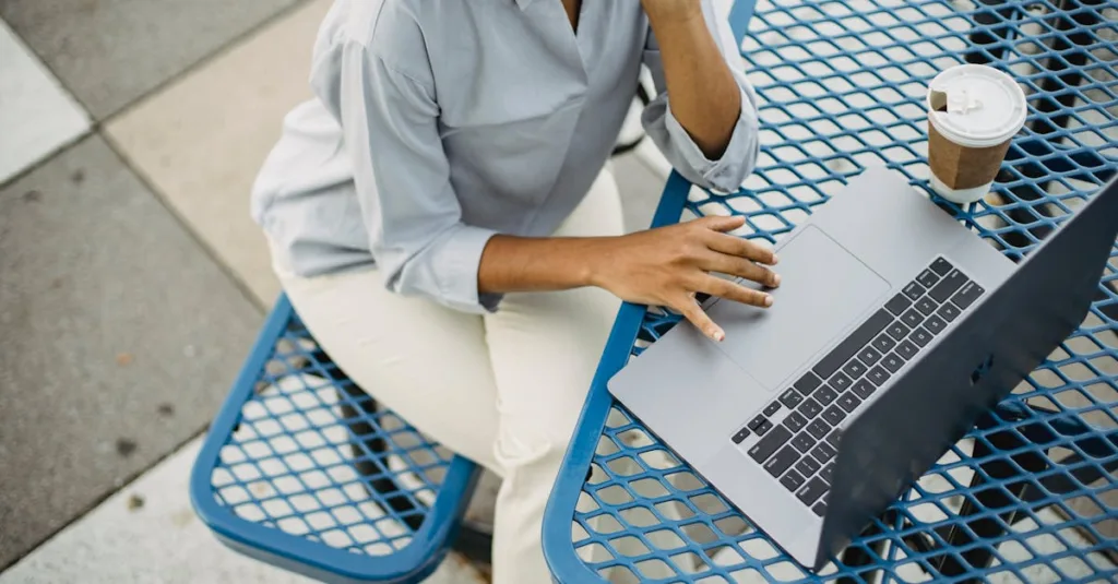 découvrez des idées et conseils pour trouver un side job adapté à vos compétences et compléter vos revenus facilement. profitez de nos astuces pour réussir votre activité secondaire en toute simplicité !