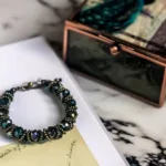 découvrez notre collection raffinée de bijoux élégants et intemporels, conçus pour sublimer chaque occasion avec style et éclat.