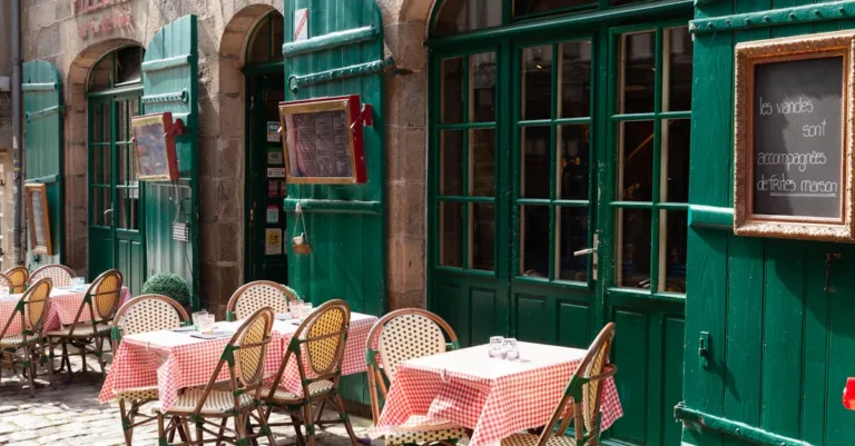 découvrez notre restaurant français authentique, offrant une cuisine traditionnelle préparée avec des ingrédients frais et de qualité, dans une ambiance conviviale et chaleureuse.