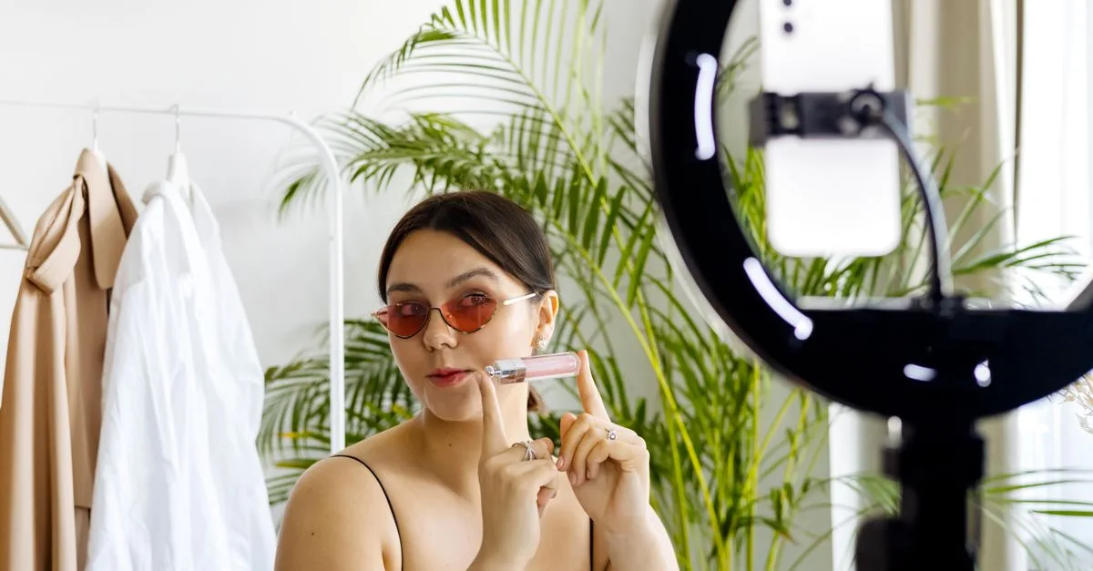 découvrez les meilleurs conseils de mode et de beauté pour sublimer votre style et révéler votre éclat au quotidien.