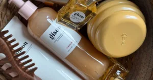 découvrez nos conseils et produits essentiels pour prendre soin de vos cheveux et révéler leur beauté naturelle au quotidien.